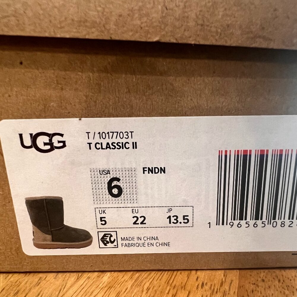 Classic Toddler Uggs - Size 6